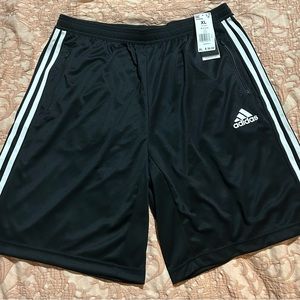 NWT ADIDAS DESIGNED 2 MOVE 3-STRIPES PRIMEBLUE SHORTS - XL
